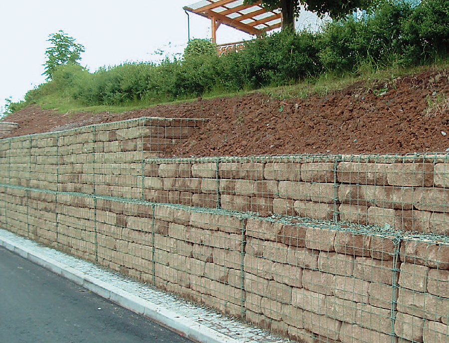 Anwendung SANTURO Weinbergmauer in Gabionenbauweise