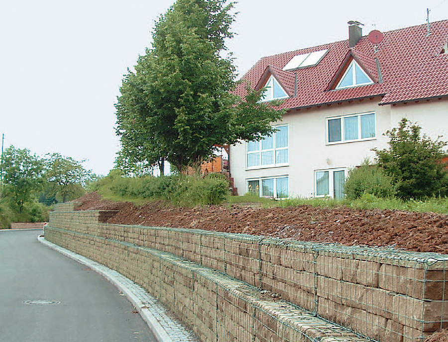 Anwendung SANTURO Weinbergmauer in Gabionenbauweise