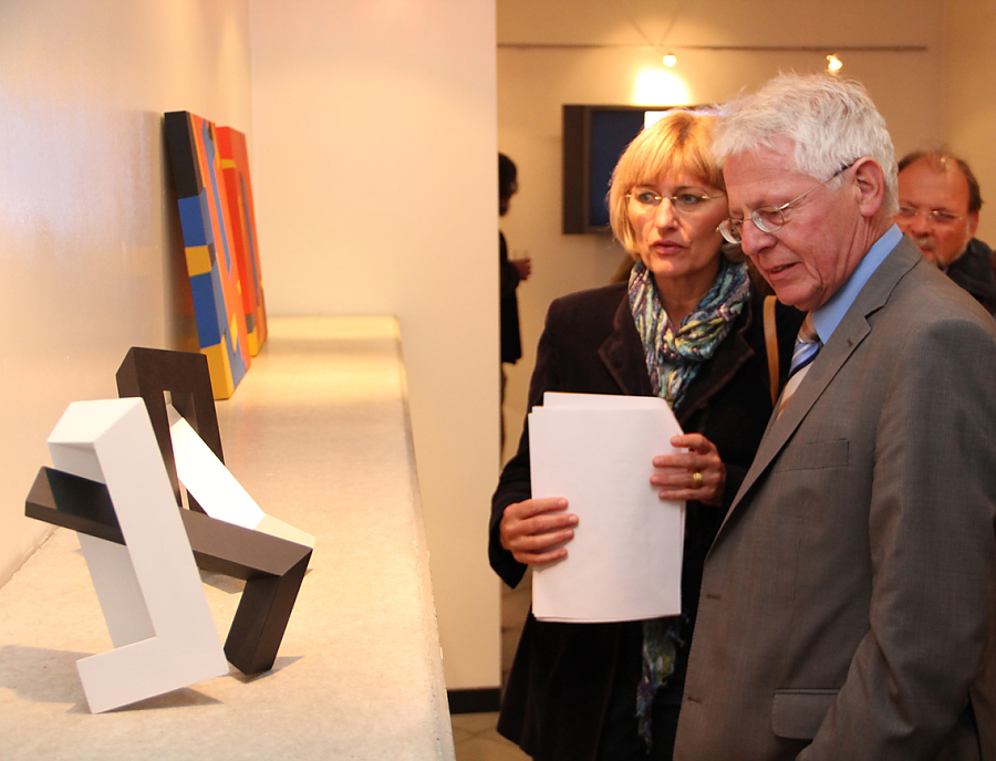 Besucher bei der Vernissage