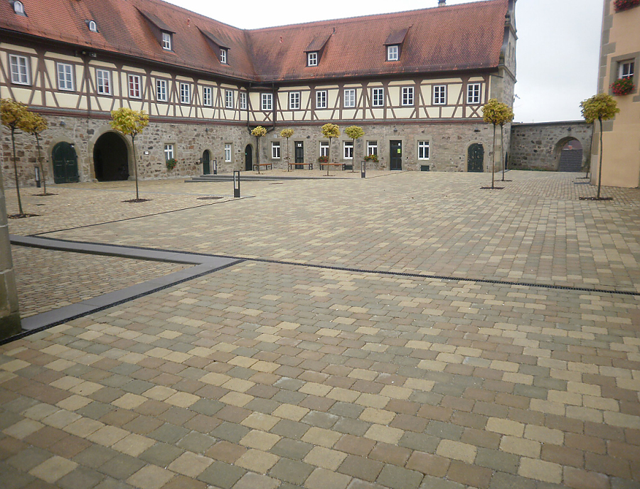 Wege- und Platzgestaltung mit TEGULA Pflastersteinen