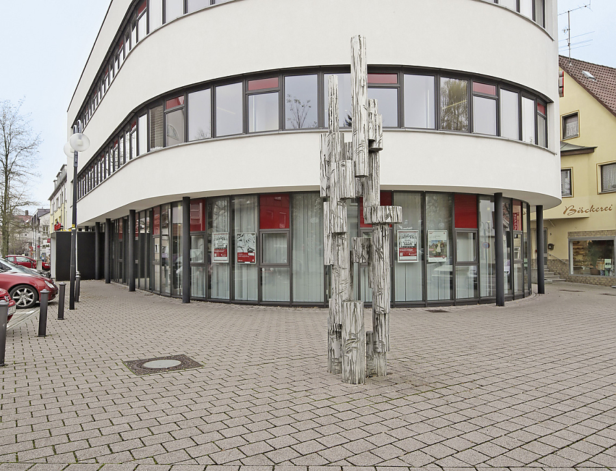 Wege- und Platzgestaltung mit TESCADO Pflastersteinen in der Farbe Travertin