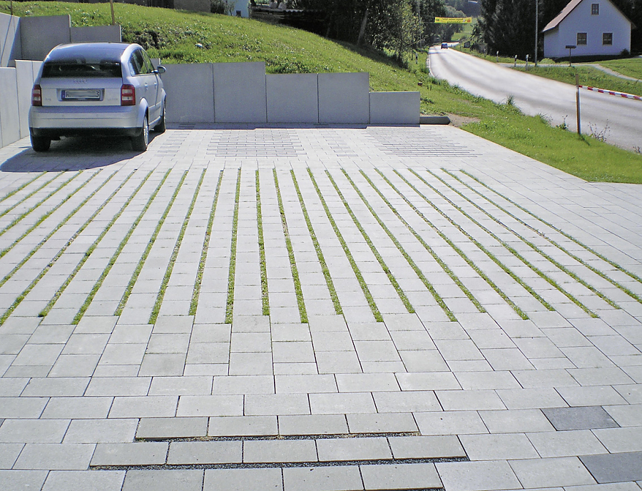 Pflasterstein TWIST Längsrasenfugenstein Platzgestaltung mit Pflasterstein TWIST Längsrasenfugenstein in der Farbe Perlgrau