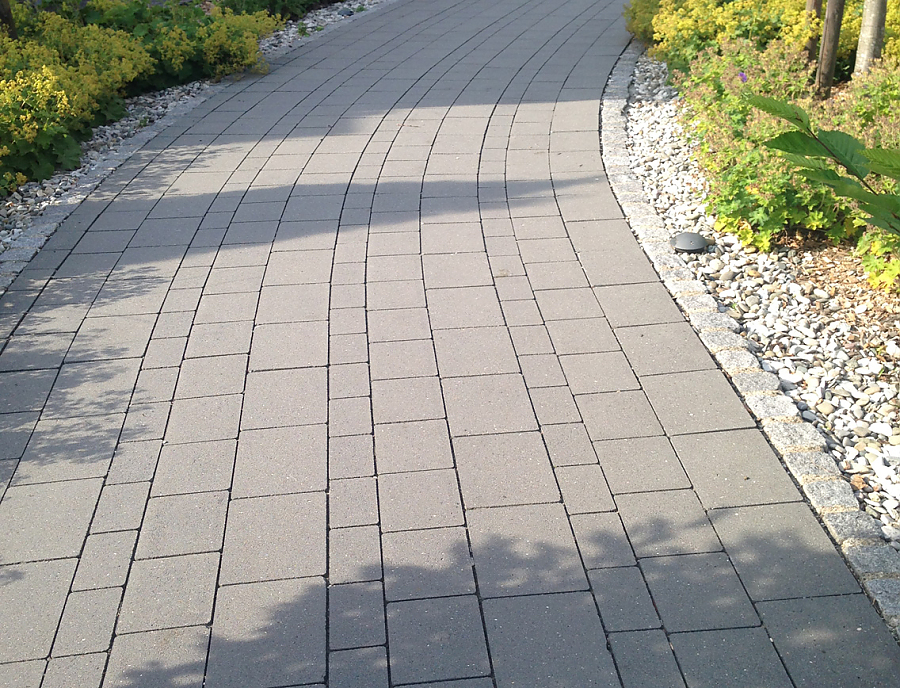 TWIST Pflastersteine Wegegestaltung mit TWIST Pflastersteinen in der Farbe Naturgrau