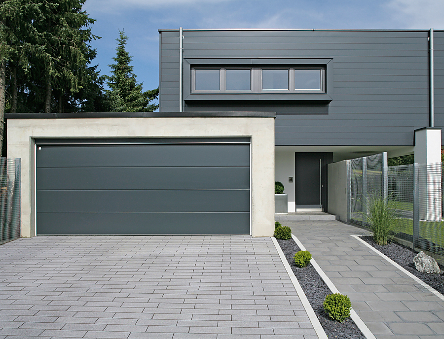 ARCADO Drainfugenstein Hofeinfahrt mit Garage gepflastert mit Pflasterstein ARCADO Farbe Achatweiß