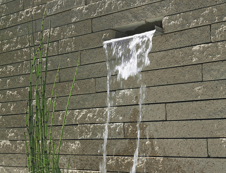 CULT Wasserfall kombiniert mit CULT Gartenmauer