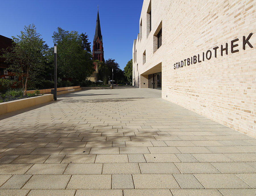 TESCADO CURA Pflastersteine bei der Bibliothek in Heidenheim