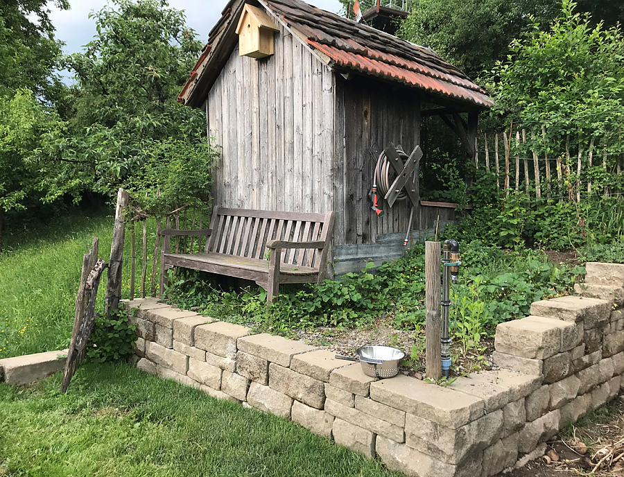 SANTURO Ökologische Weinbergmauer