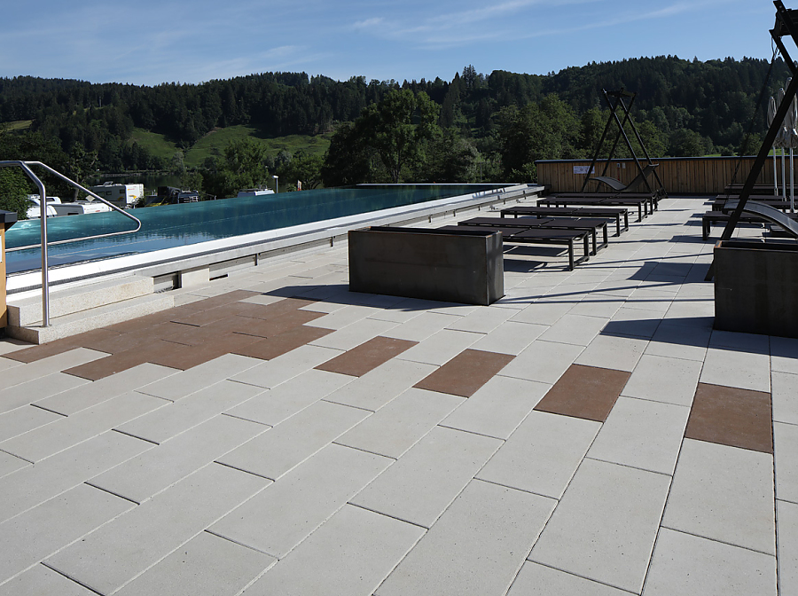 FERRO CONCRETE Terrassenplatten beim Alpsee Camping in Immenstadt