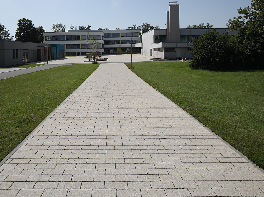 ARCADO Pflastersteine an der Federseeschule in Bad Buchau