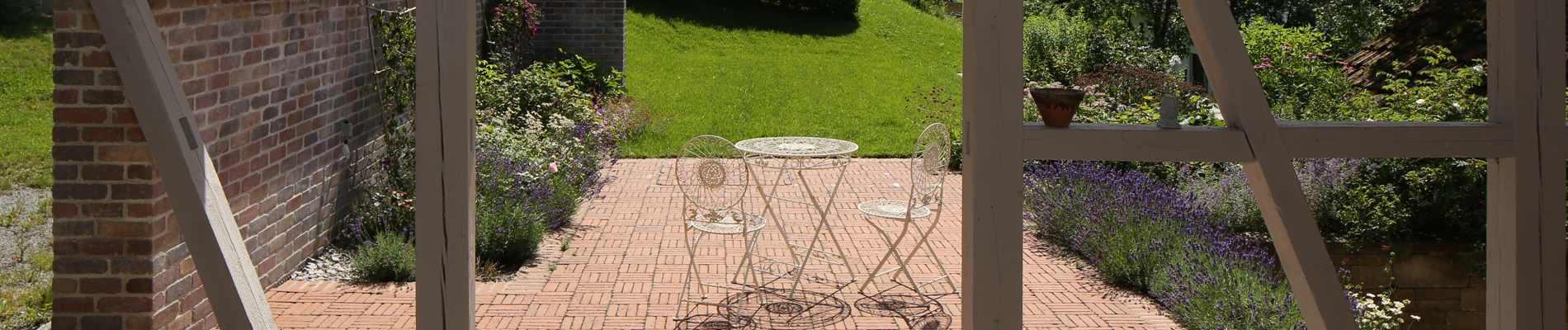 Terrasse im romantischen Stil mit MAURINO Riemchenstein