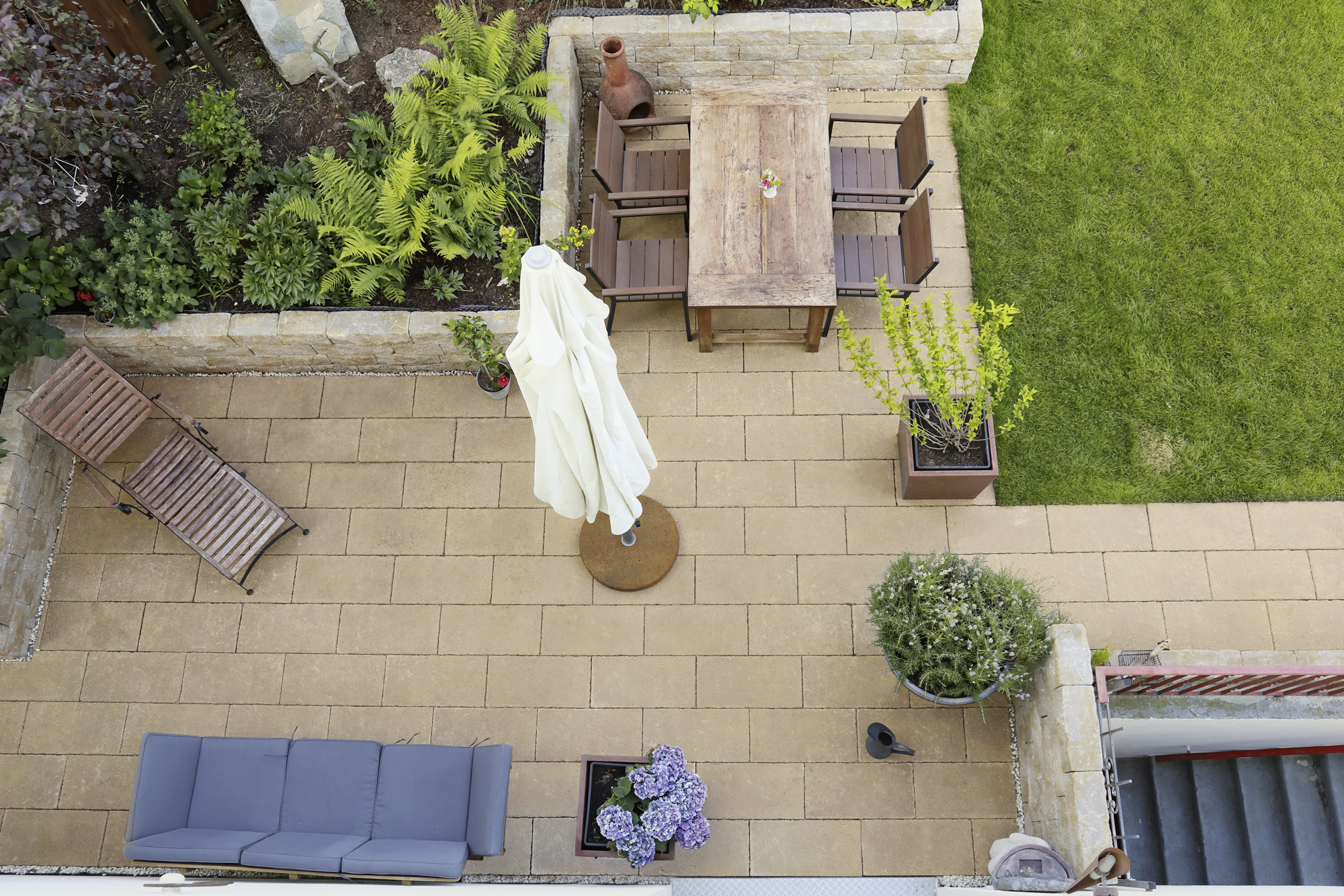 Terrasse mit SANTURO Terrassenplatten