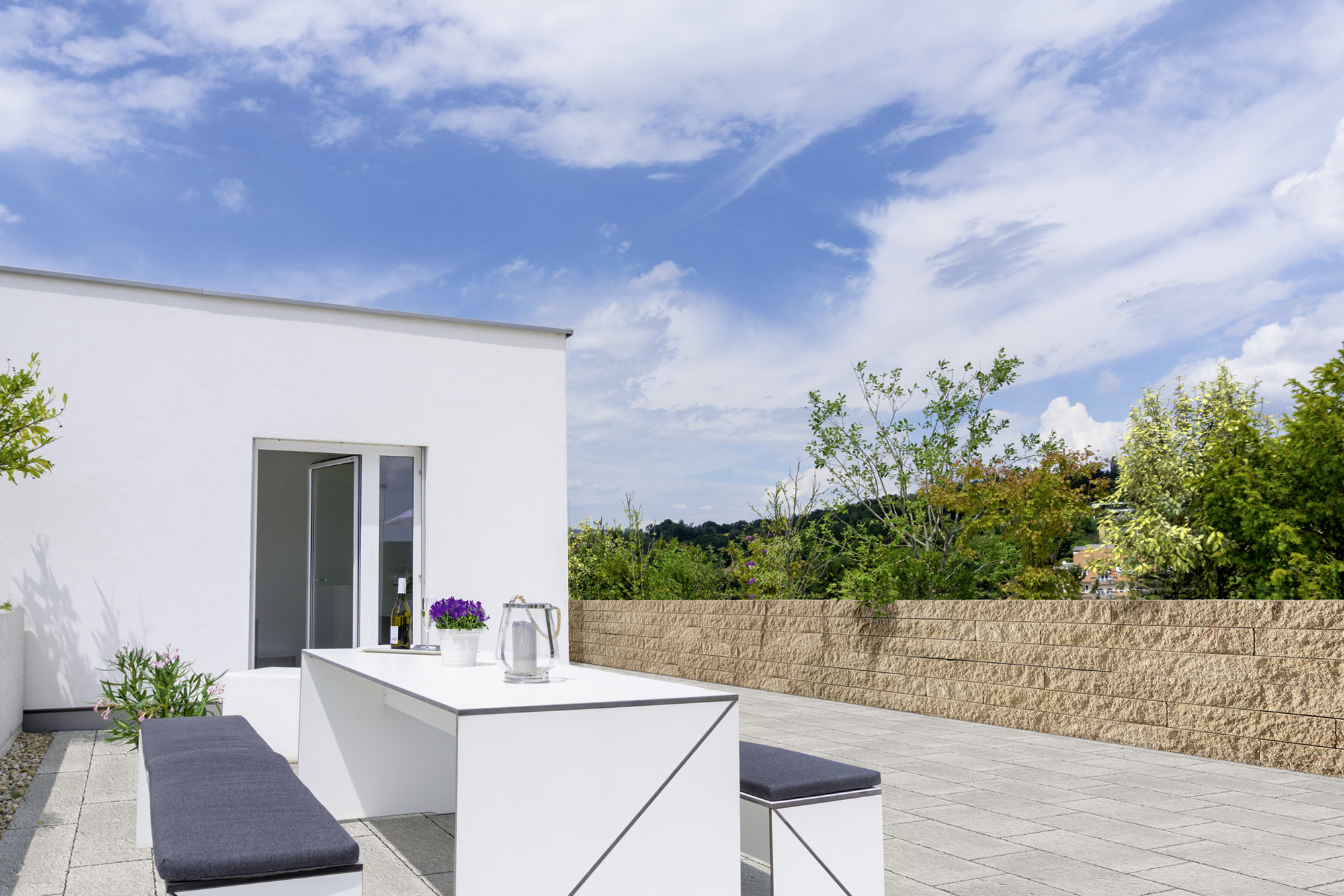 Terrasse mit REDOTTO-RC Mauer