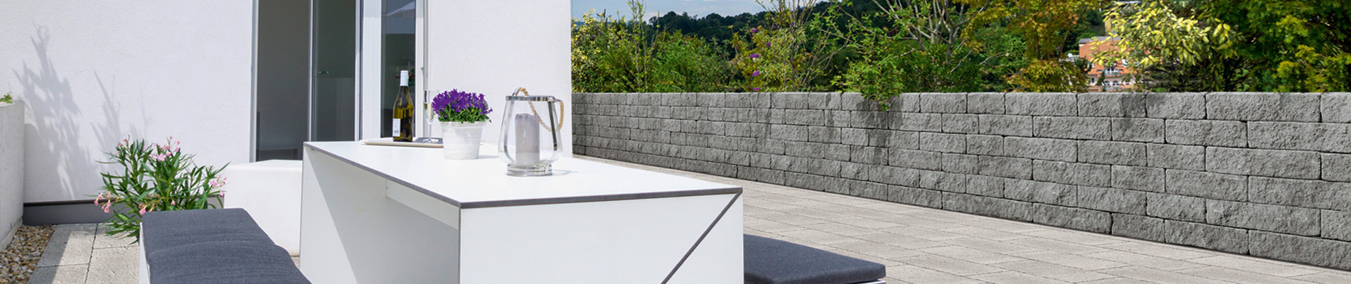 Terrasse mit SANTURO Rush & Twist Mauer