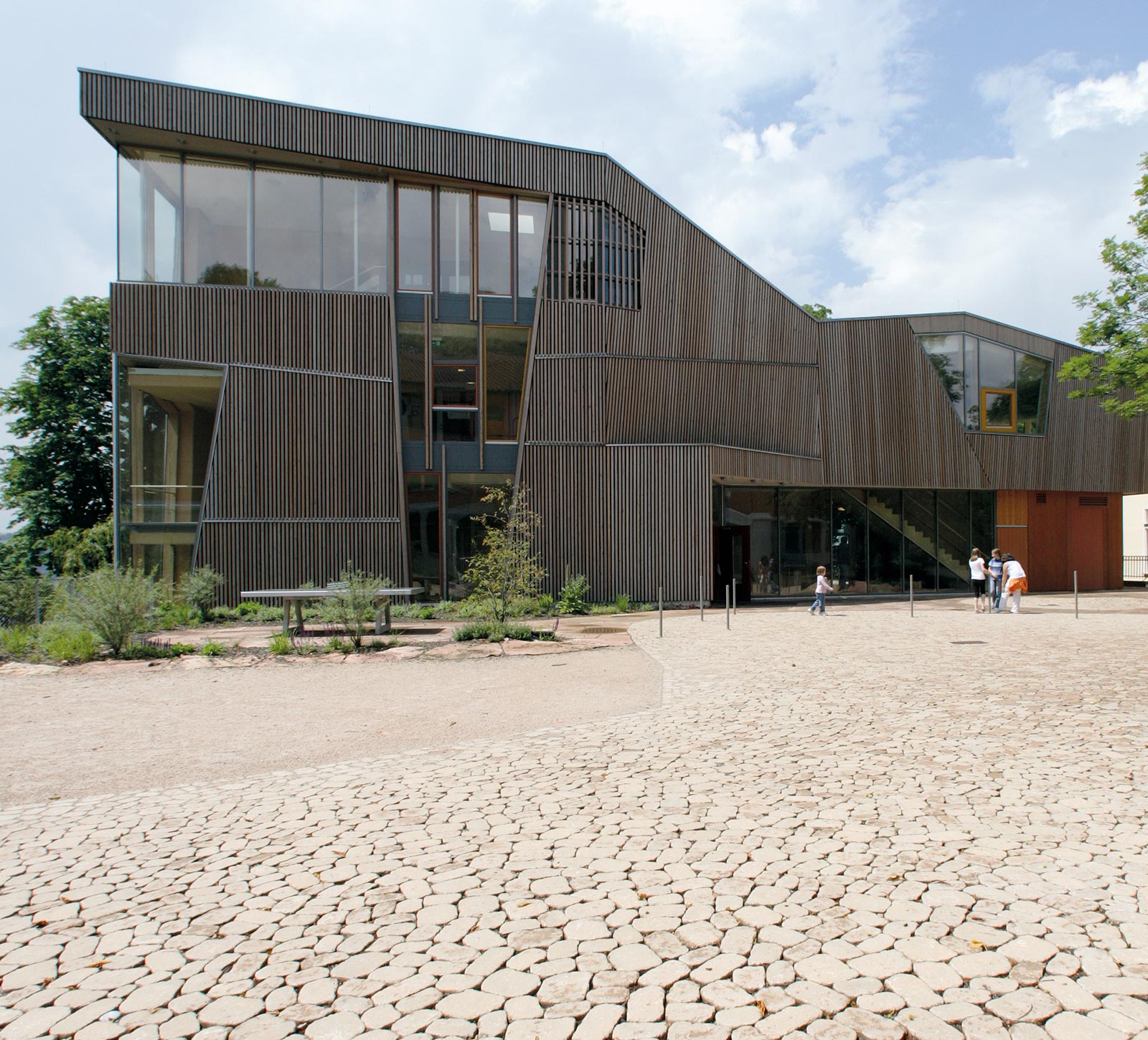 Hof mit ARENA Pflastersteinen