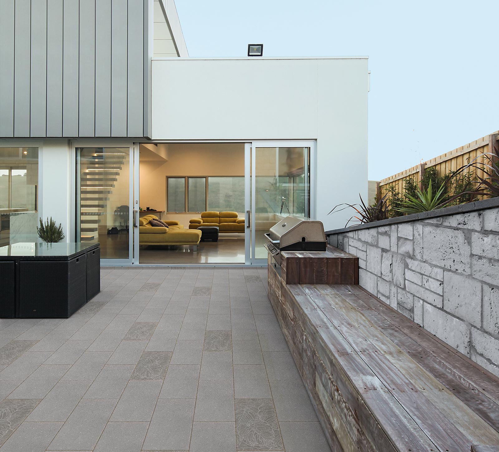 Anwendungsbeispiel BIOFILA Terrassenplatte Anwendungsbeispiel BIOFILA Terrassenplatte