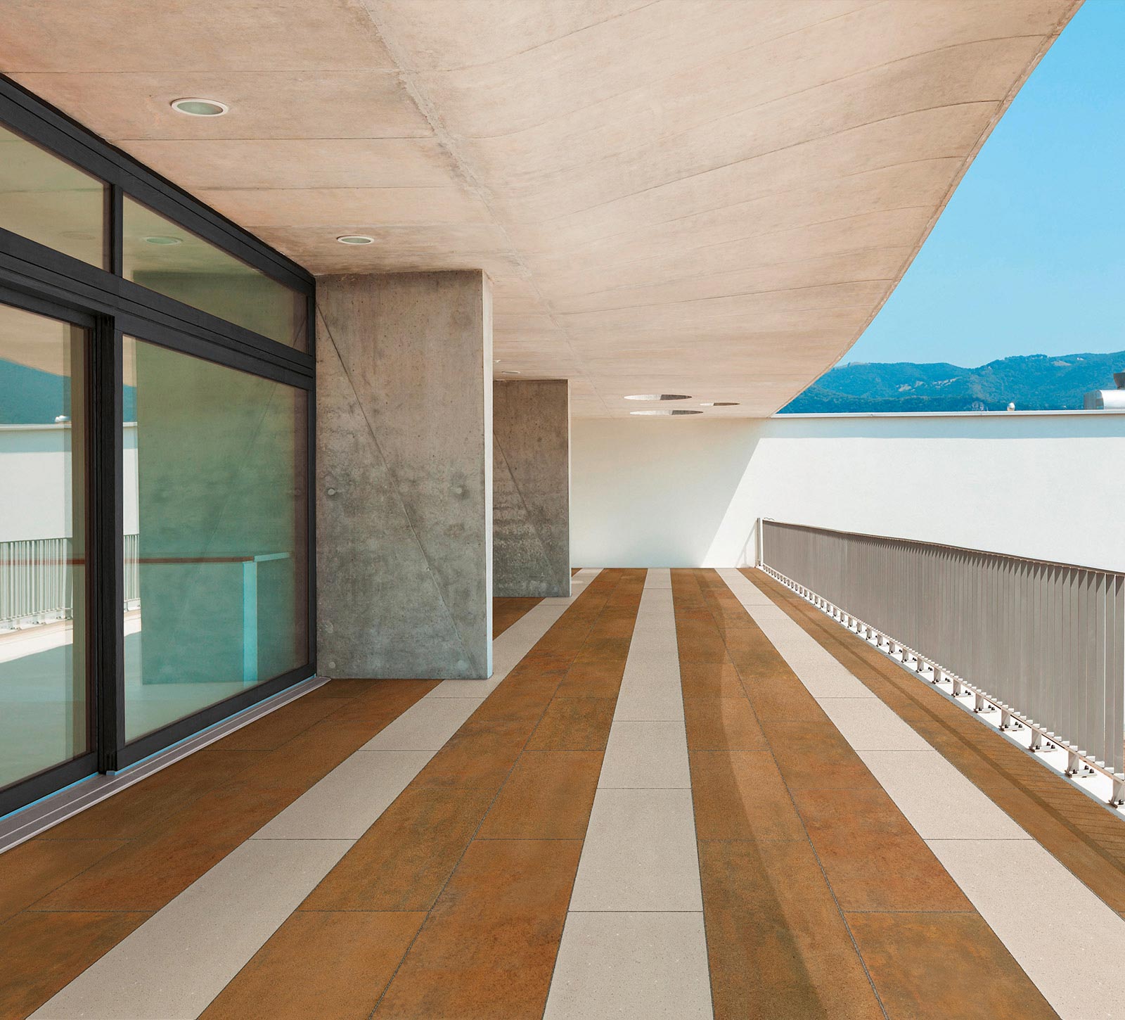 Anwendungsbeispiel Terrasse FERRO CONCRETE Pflastersteine Anwendungsbeispiel Terrasse FERRO CONCRETE Pflastersteine