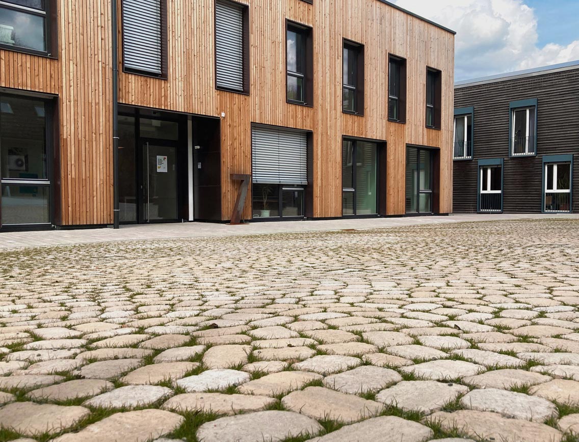 Campus Waldhaus in Hildrizhausen mit ARENA Pflastersteinen