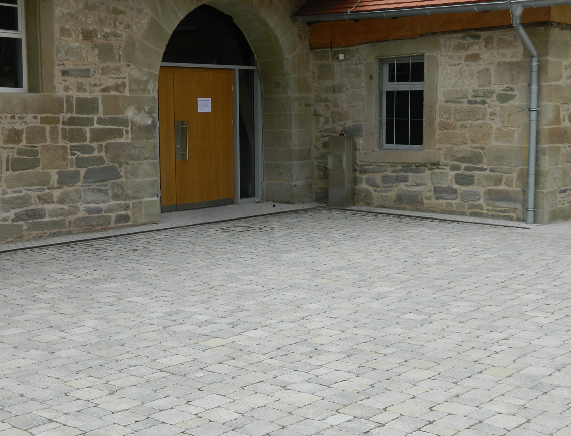 TEGULA Pflastersteine beim Weingut Kernen-Stetten