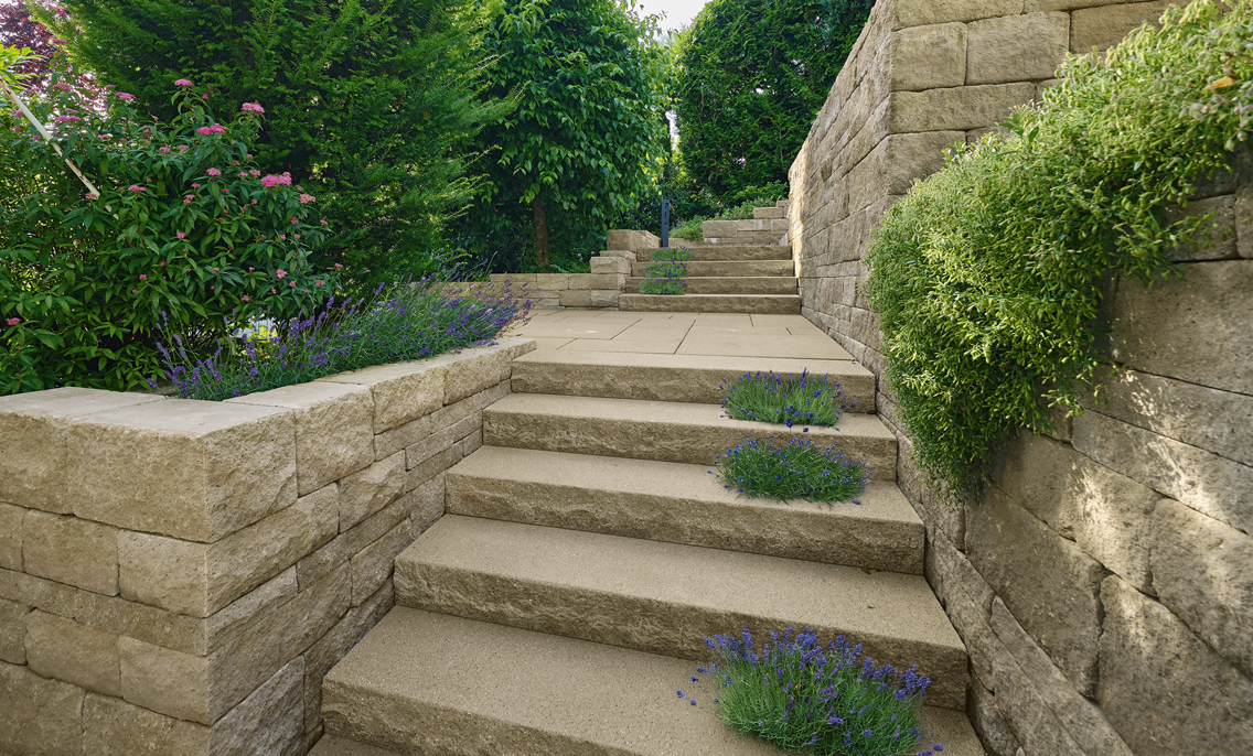 Treppe mit SANTURO Vegetationsstufen